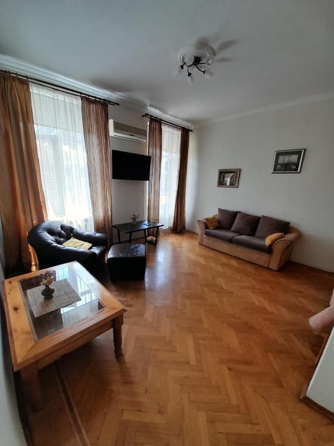 Apartment On Hretska 26/28 أوديسا المظهر الخارجي الصورة